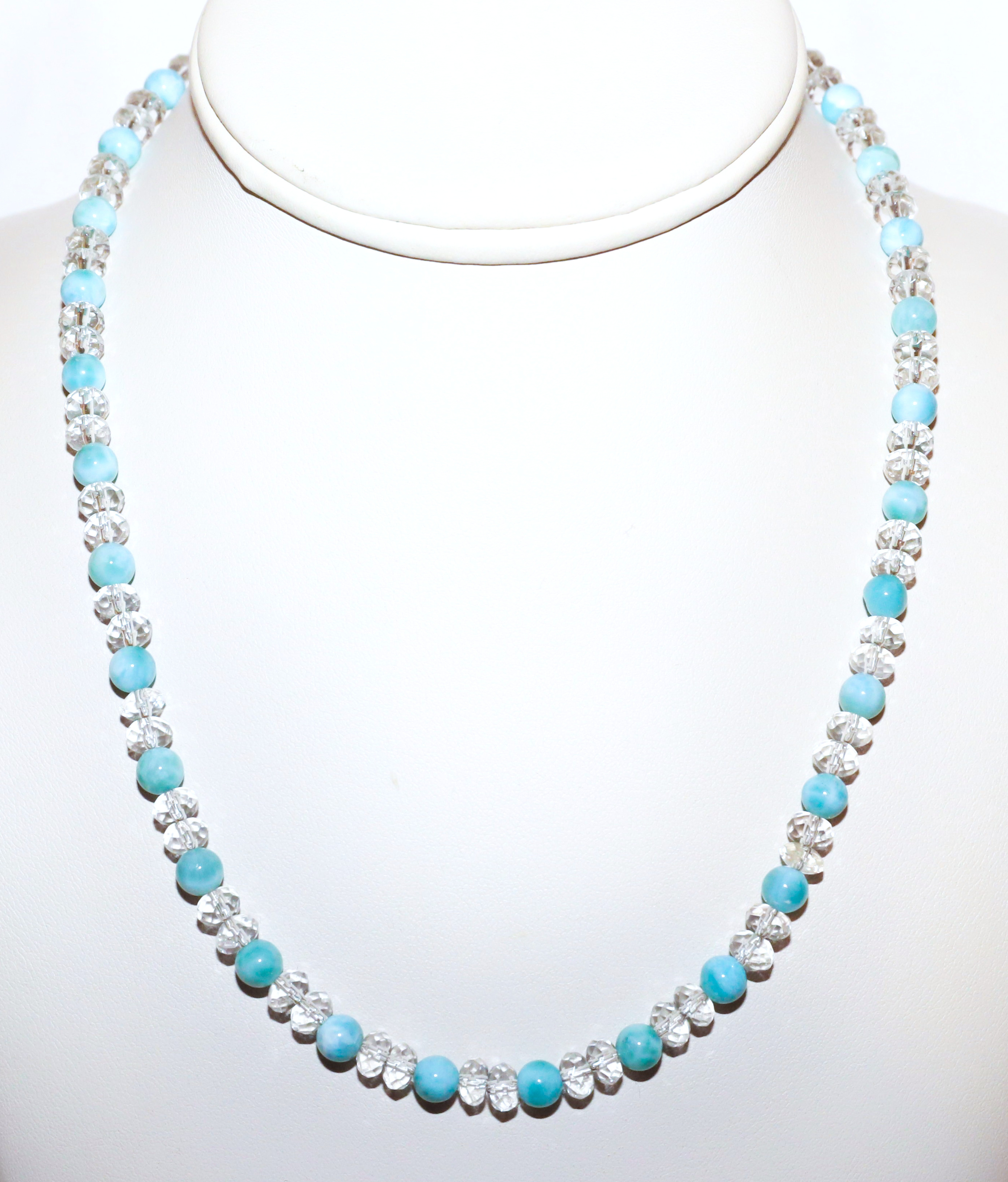 Larimar s křišťálem