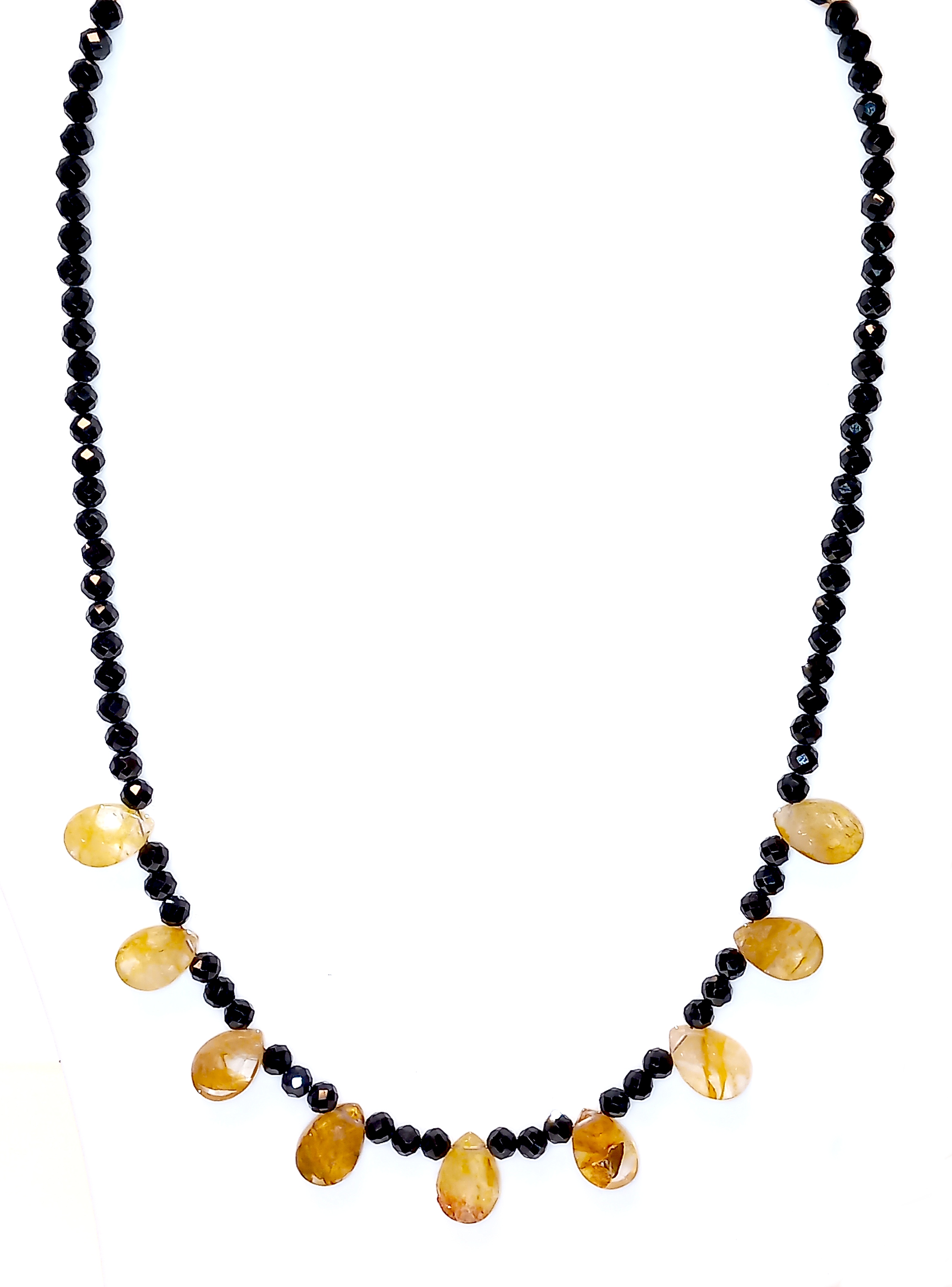Spinel (černý diamant) a křišťál s limonitem